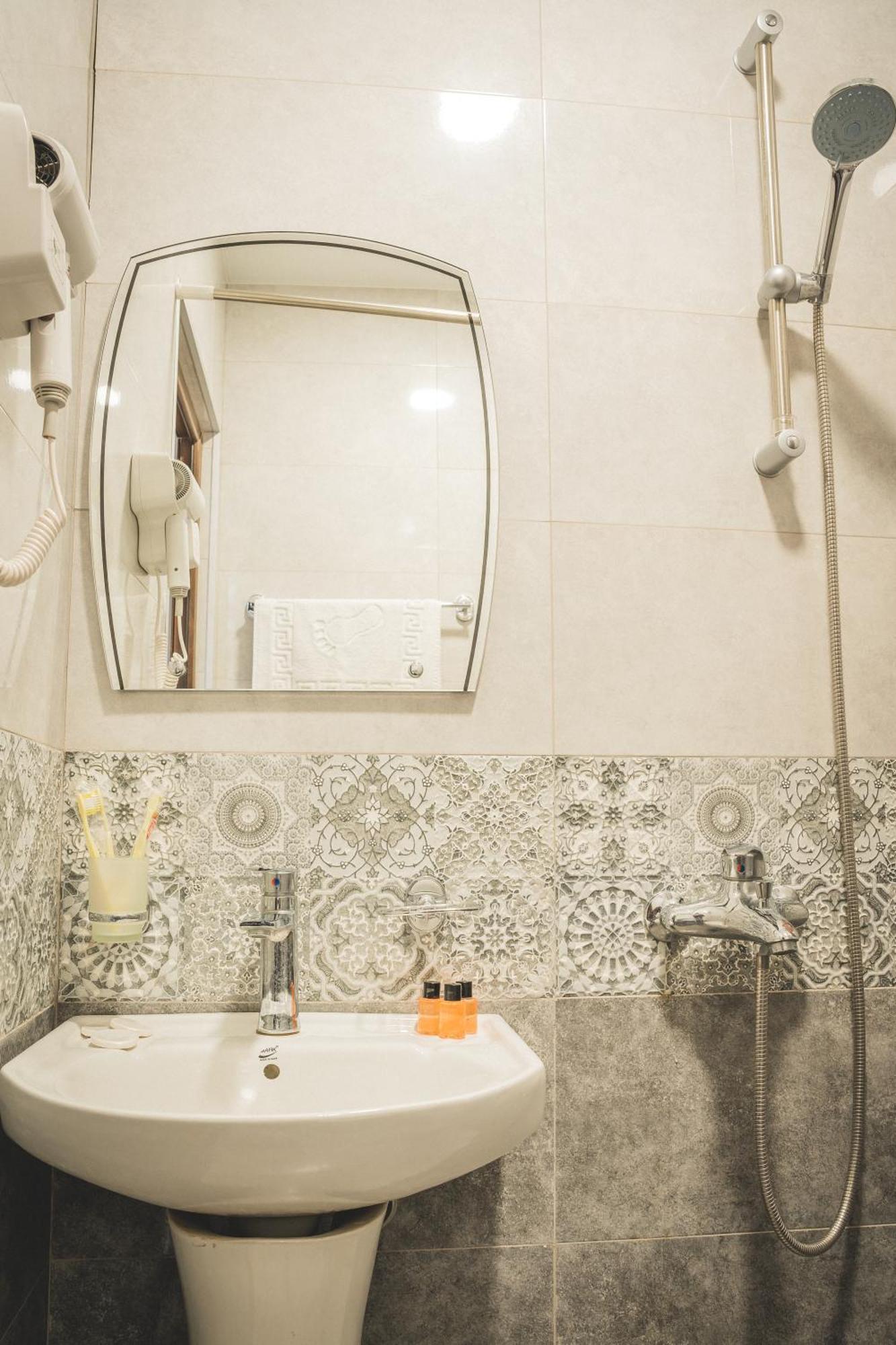 Hh Hotel ティビリシ エクステリア 写真